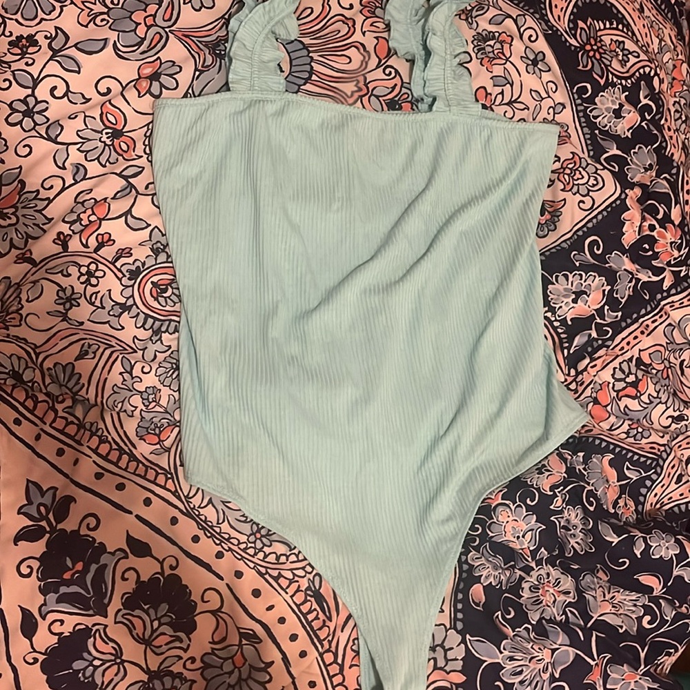 Great condition,Xlarge,light blue,ruffle straps